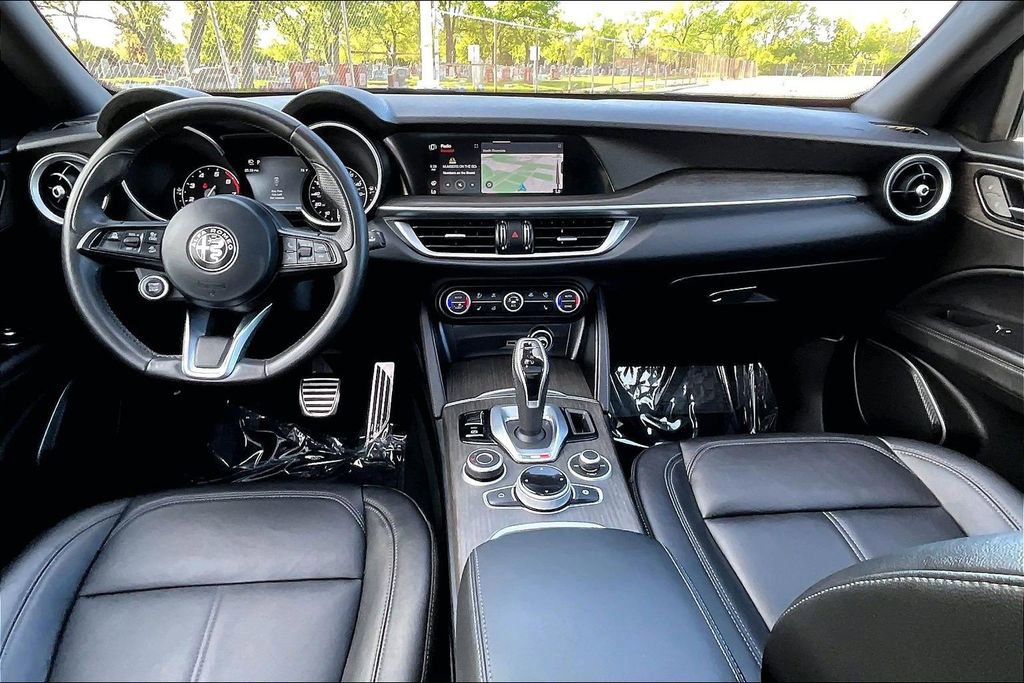 Used 2022 Alfa Romeo Stelvio Ti AWD/4WD image 14