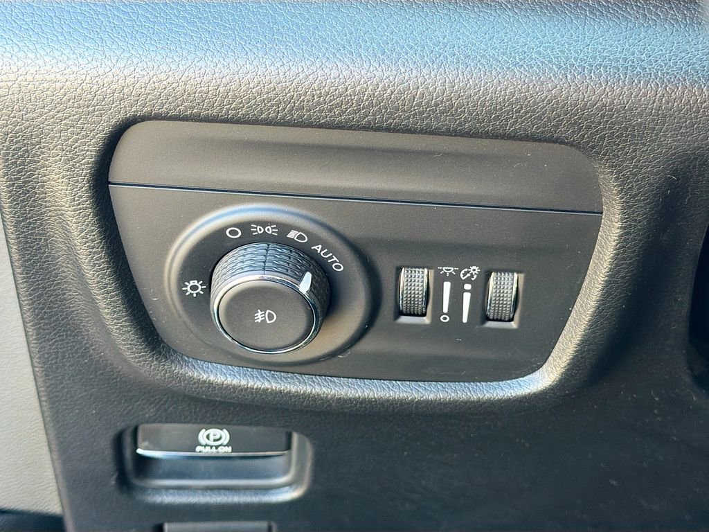 Used 2023 Jeep Grand Cherokee Overland image 37