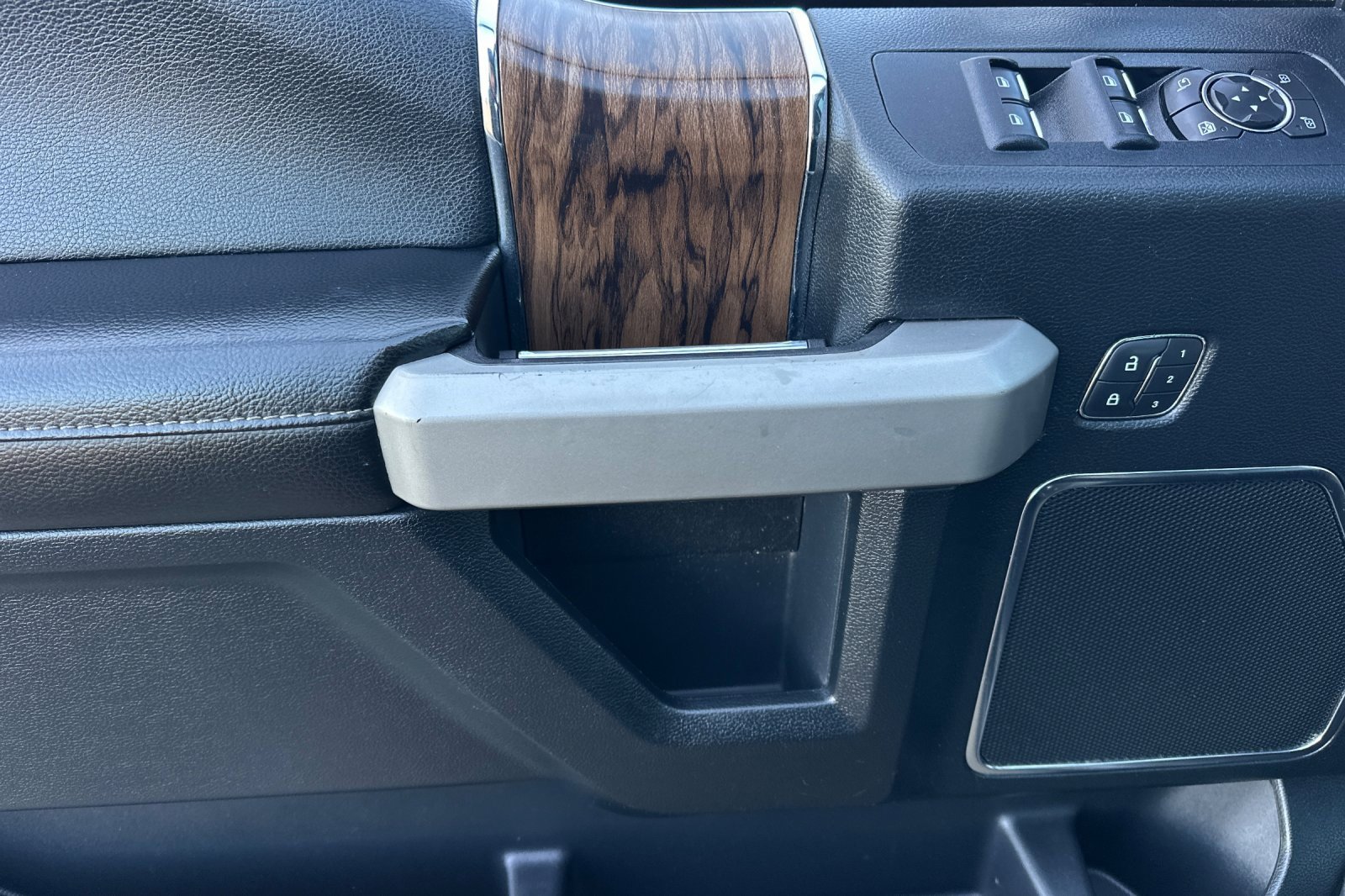 Used 2018 Ford F150 Lariat w/ Equipment Group 502A Luxury image 11