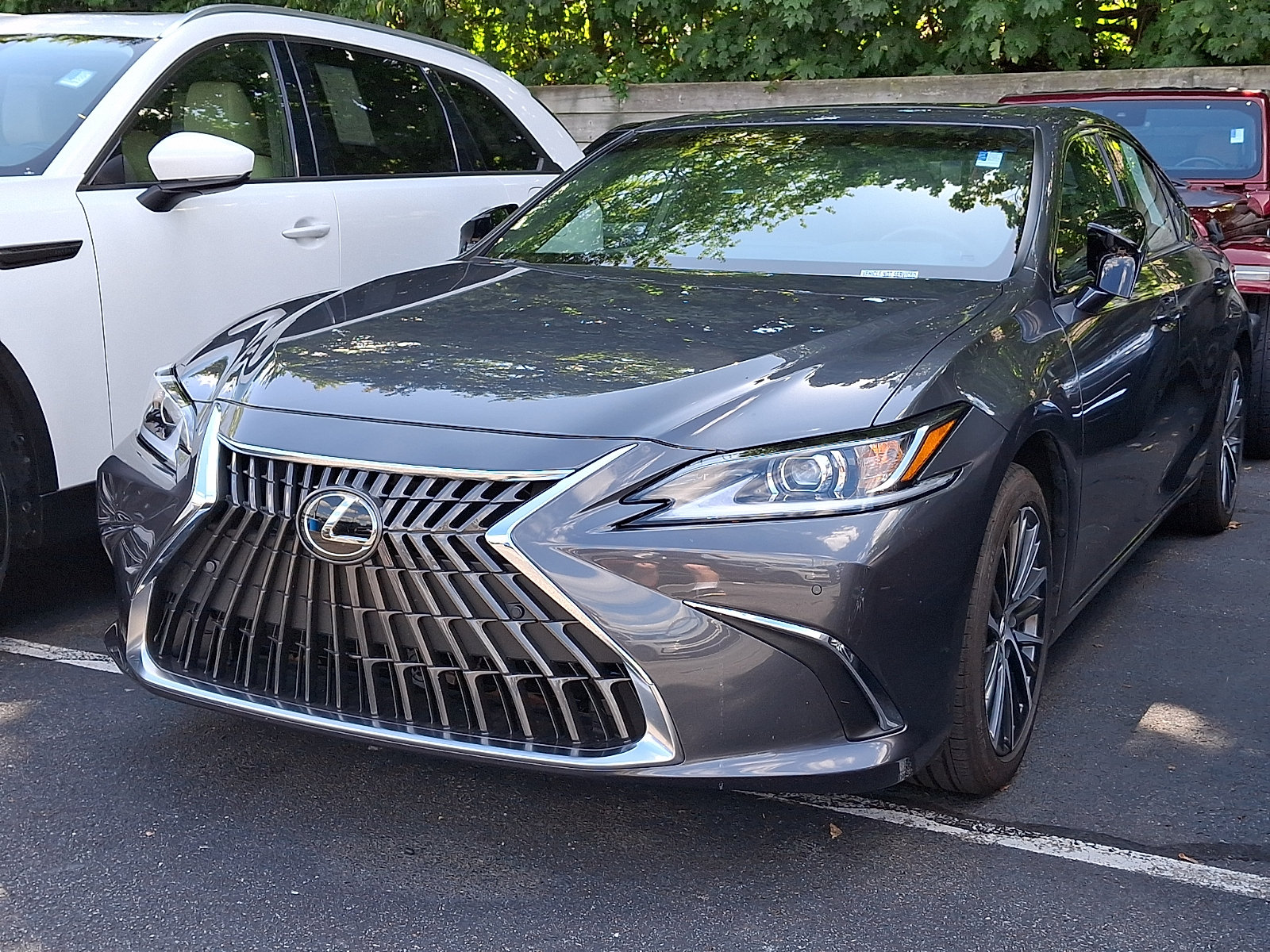 Used 2025 Lexus ES 300h w/ Premium Package FWD image 3