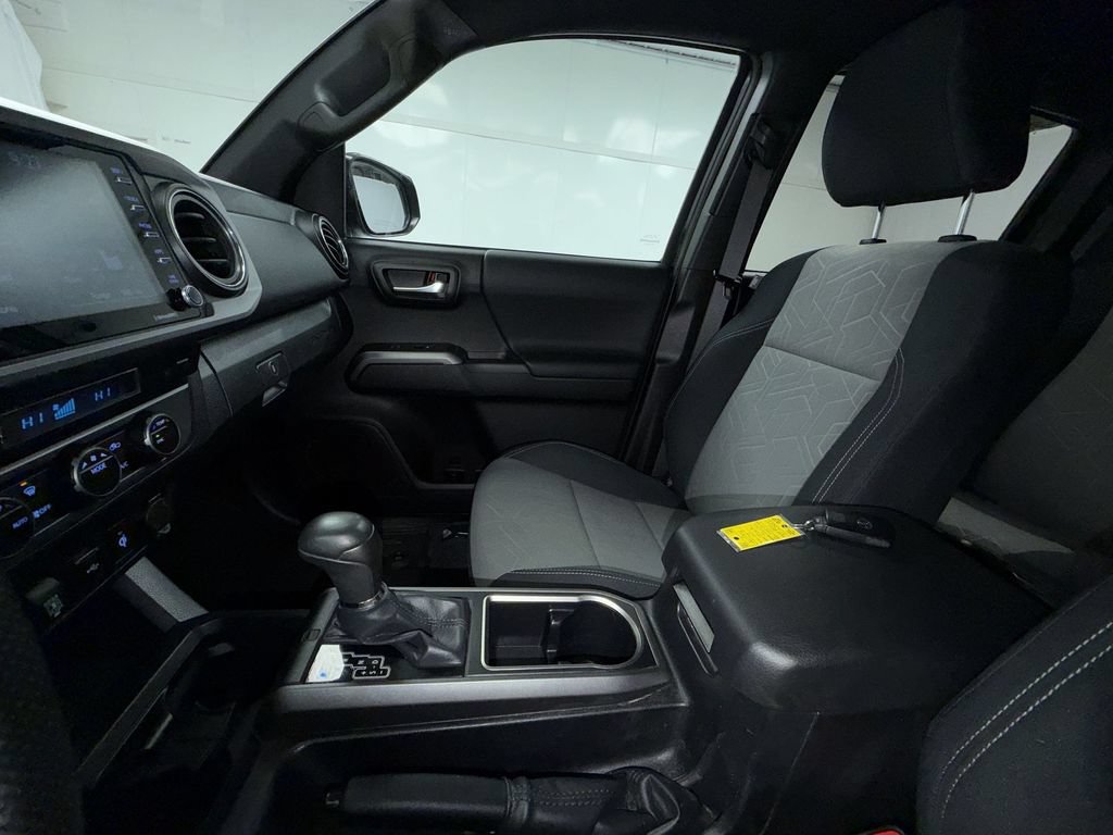 Certified 2023 Toyota Tacoma TRD Off-Road AWD/4WD image 17
