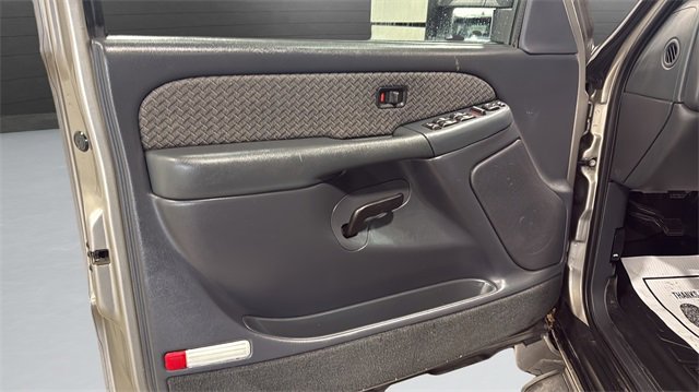 Used 2002 Chevrolet Avalanche 2500 image 24