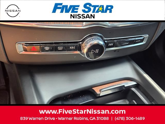 Used 2024 Volvo XC60 B5 Plus w/ Protection Package Premier AWD/4WD image 24
