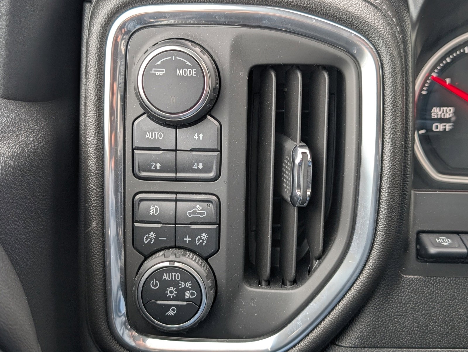 Used 2020 Chevrolet Silverado 1500 High Country w/ Technology Package image 12