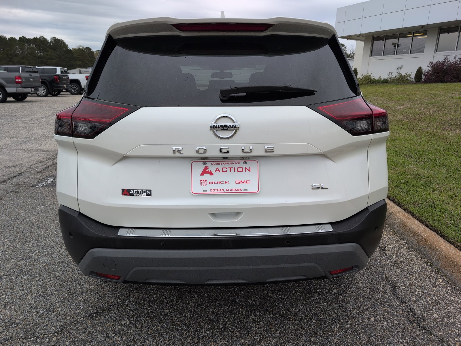 Used 2021 Nissan Rogue SL w/ Premium Package image 3