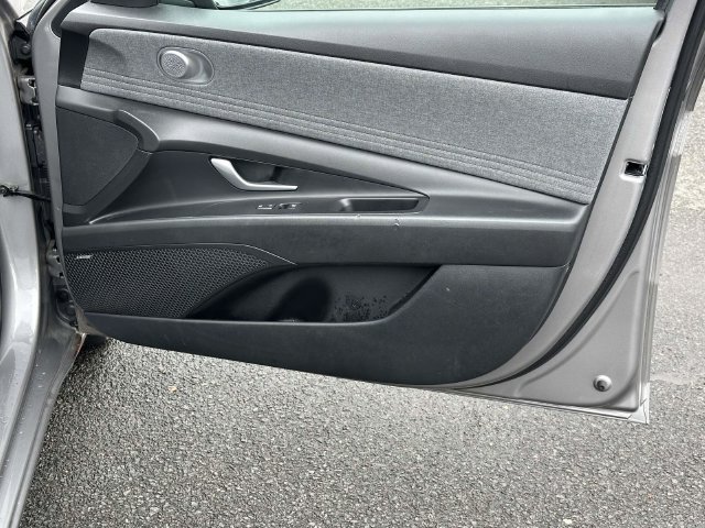 Used 2021 Hyundai Elantra Limited FWD image 8