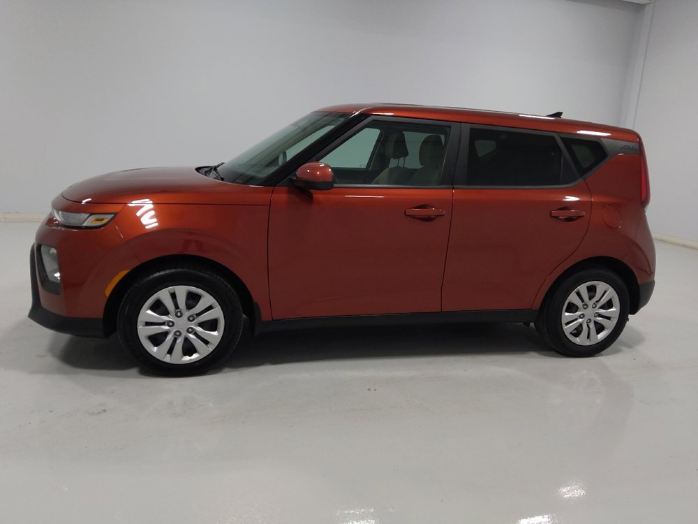 Used 2022 Kia Soul LX image 2