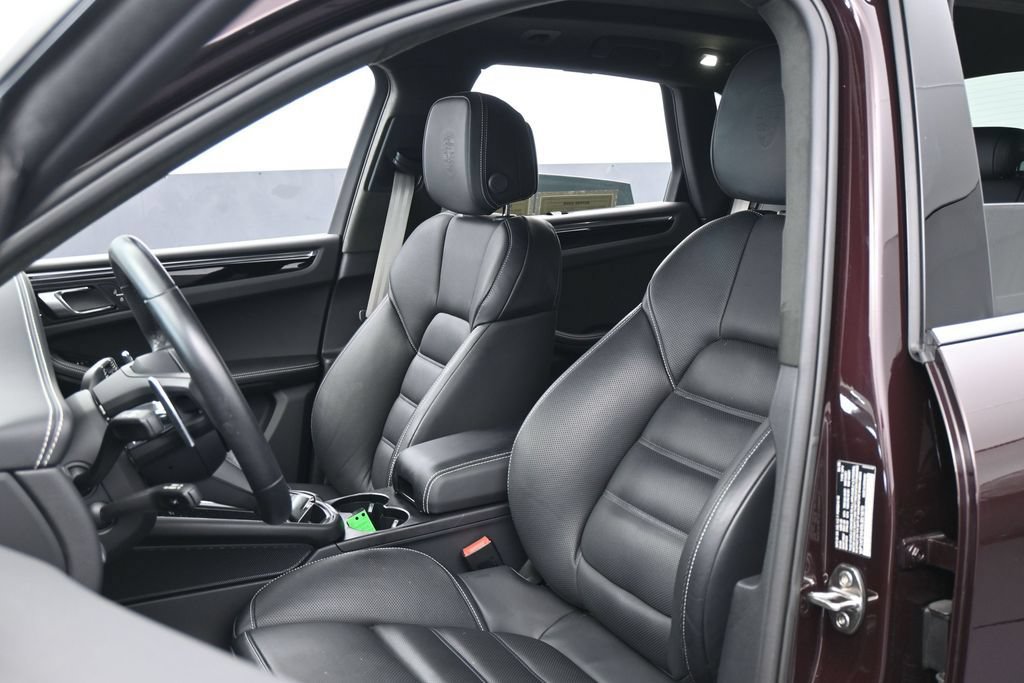 Used 2025 Porsche Macan GTS AWD/4WD image 10