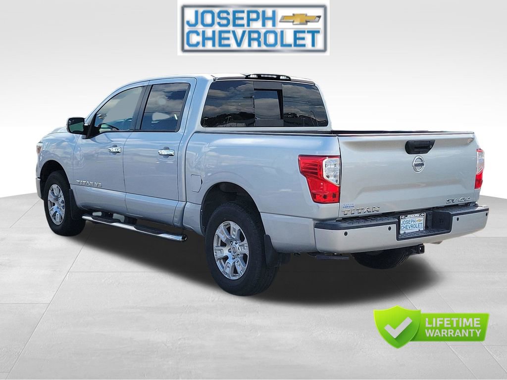 Used 2018 Nissan Titan SV w/ SV Convenience Package AWD/4WD image 3