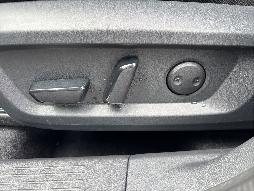 Used 2025 Nissan Rogue SV image 35