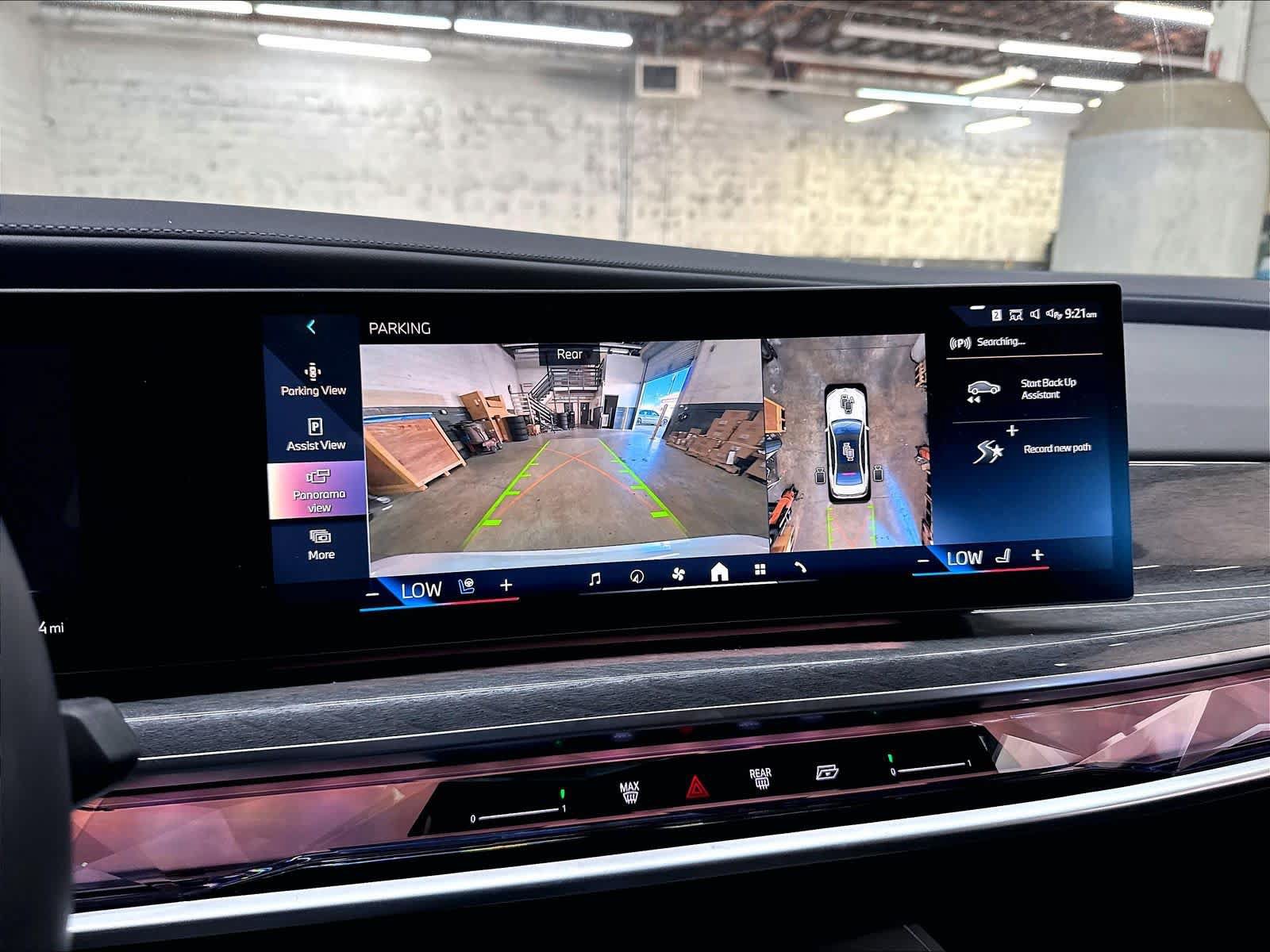 Used 2023 BMW i7 xDrive60 w/ Executive Package 2 AWD/4WD image 23