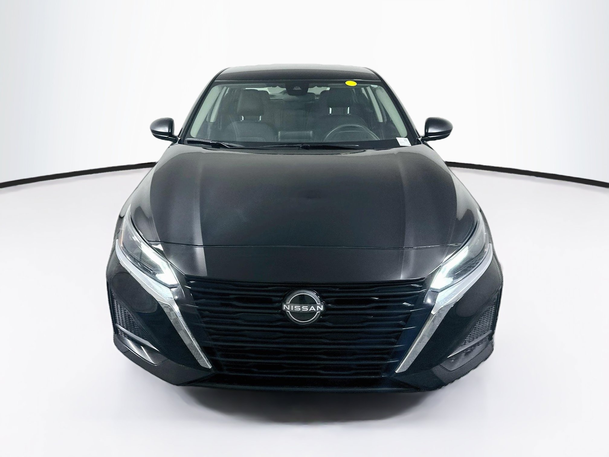 Used 2025 Nissan Altima 2.5 SV FWD image 2
