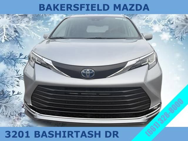 Used 2021 Toyota Sienna XLE image 9