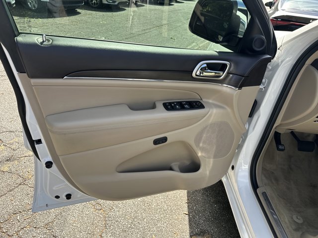 Used 2017 Jeep Grand Cherokee Overland RWD image 11
