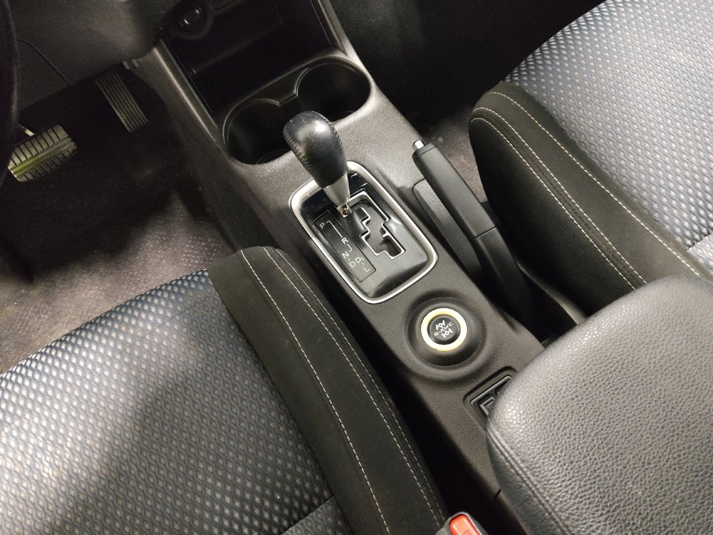 Used 2016 Mitsubishi Outlander SE image 26