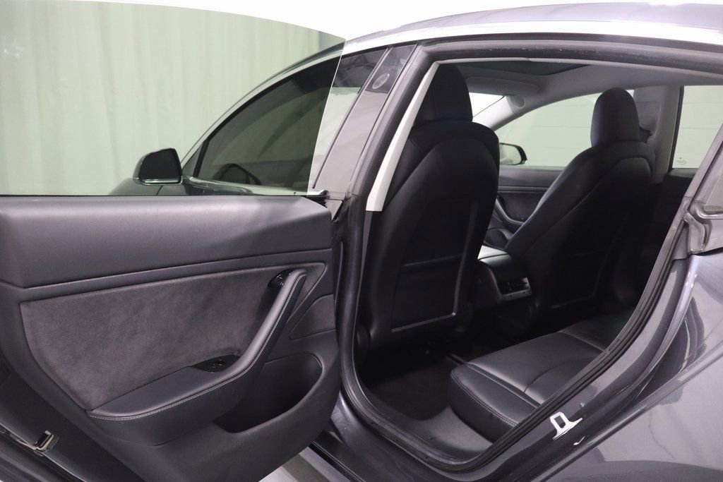 Used 2018 Tesla Model 3 Mid Range image 12