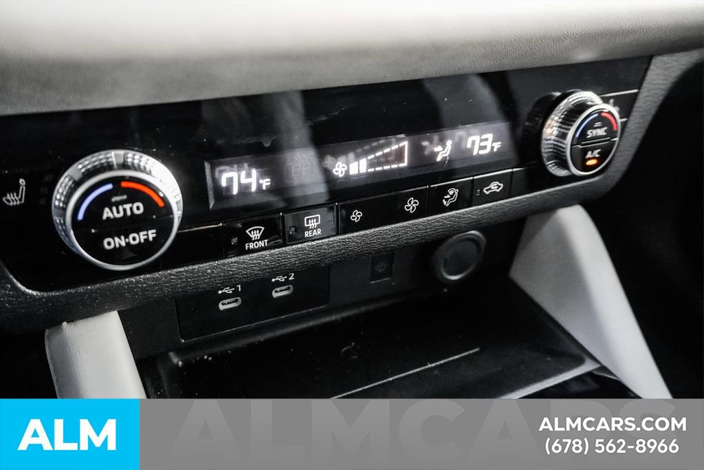 Used 2025 Mitsubishi Outlander SE image 42