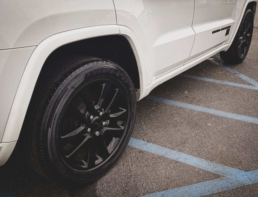 Used 2020 Jeep Grand Cherokee Altitude RWD image 36