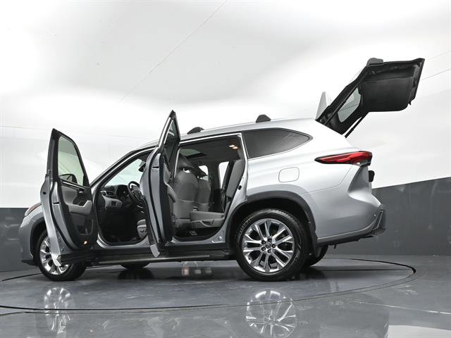 Used 2021 Toyota Highlander Limited FWD image 50