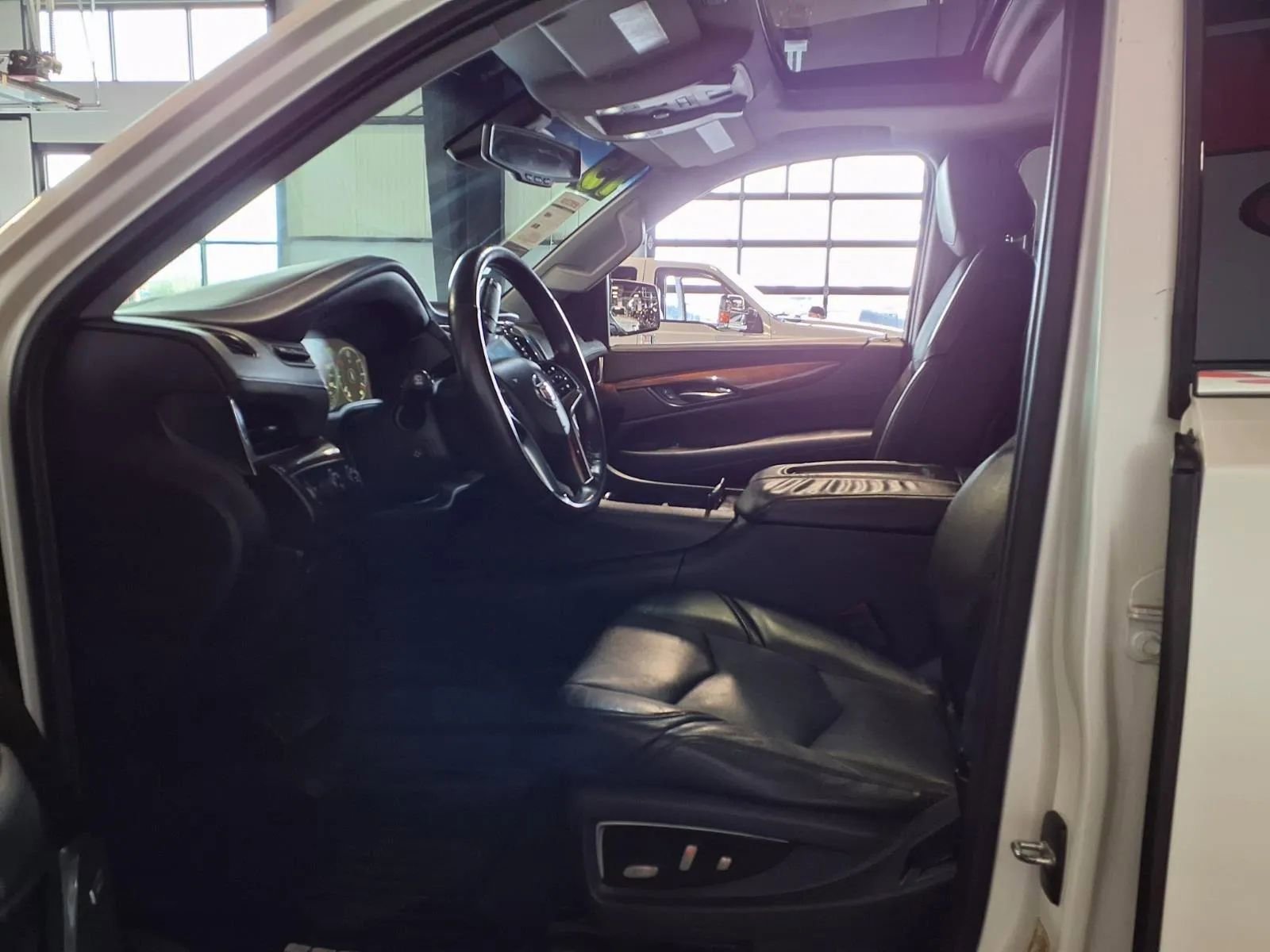 Used 2015 Cadillac Escalade Premium image 20