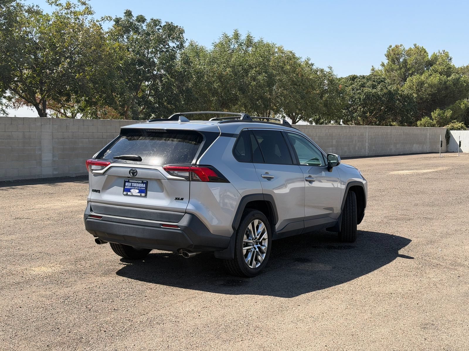 Used 2020 Toyota RAV4 XLE Premium w/ All Weather Liner Package FWD video 3