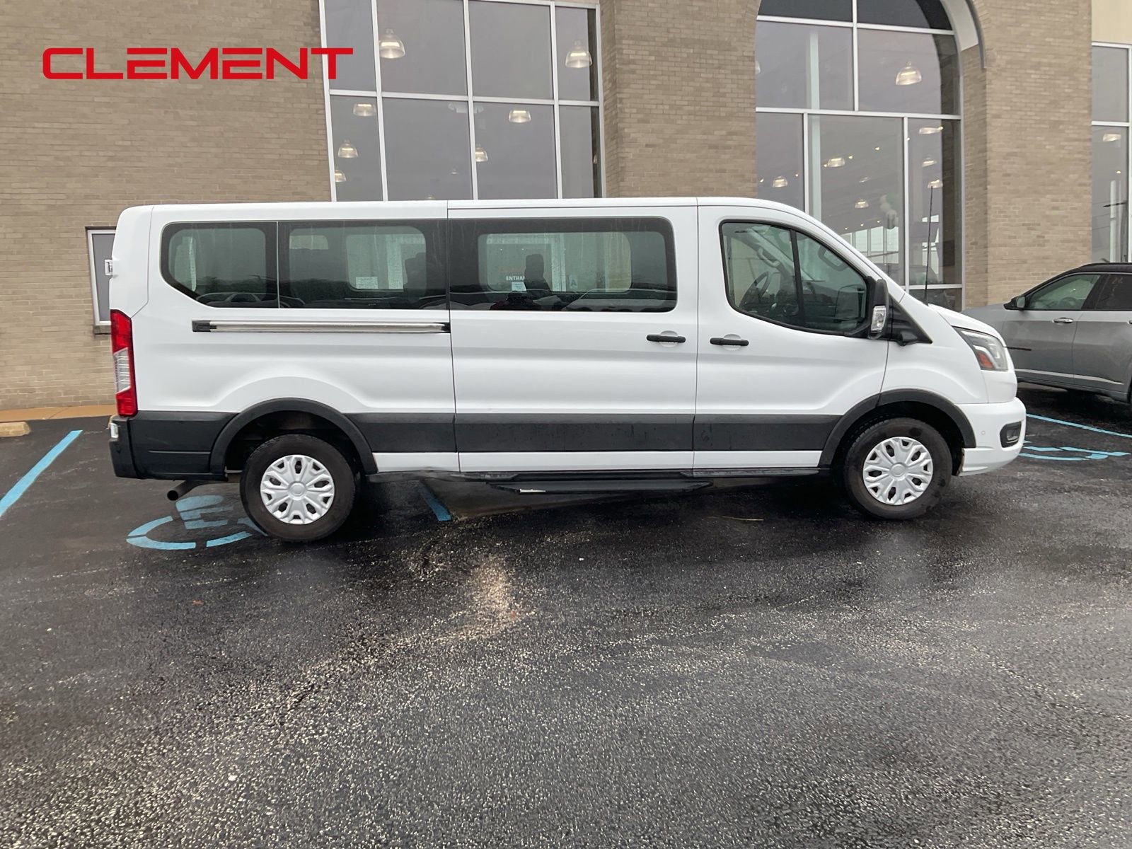 Used 2023 Ford Transit 350 XLT image 4