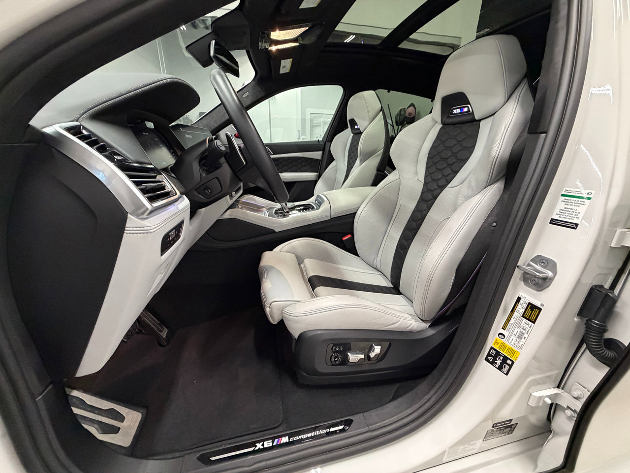 Used 2023 BMW X6 M Competition image 9