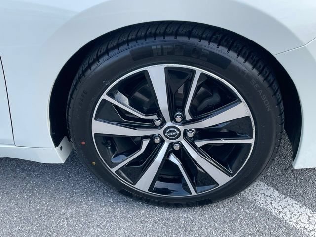 Used 2023 Nissan Maxima SV w/ Floor Mat Group FWD image 11
