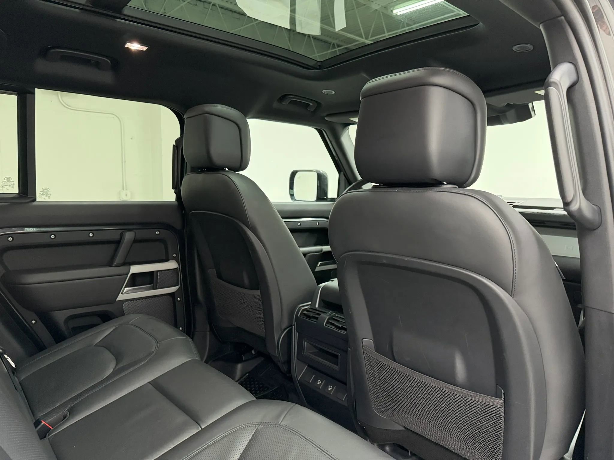 Used 2024 Land Rover Defender 110 SE AWD/4WD image 14