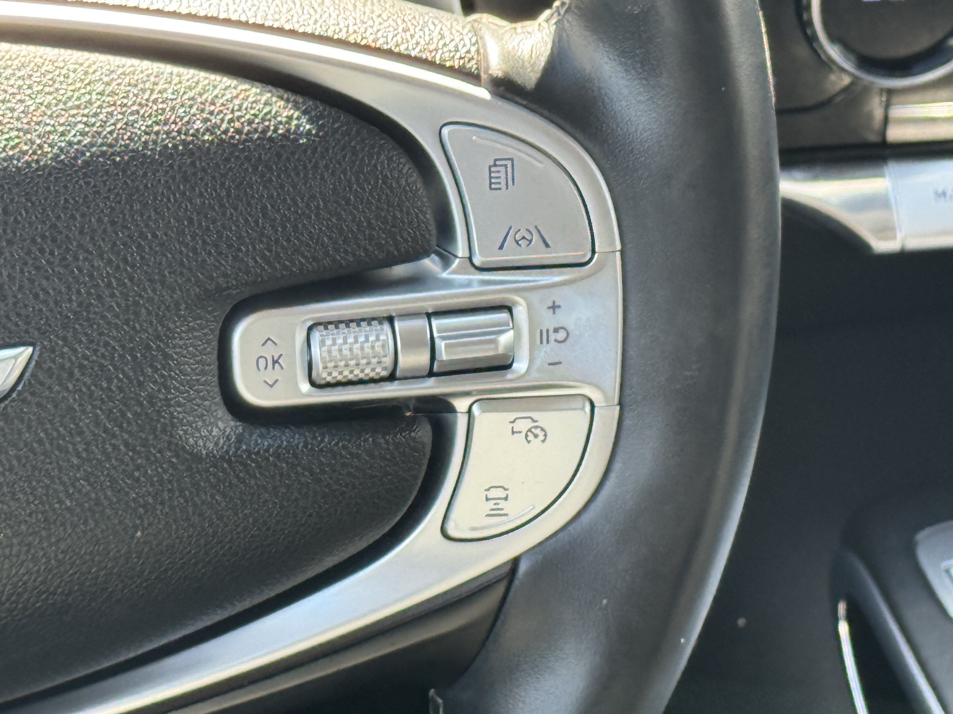 Used 2025 Genesis GV70 2.5T AWD/4WD image 14