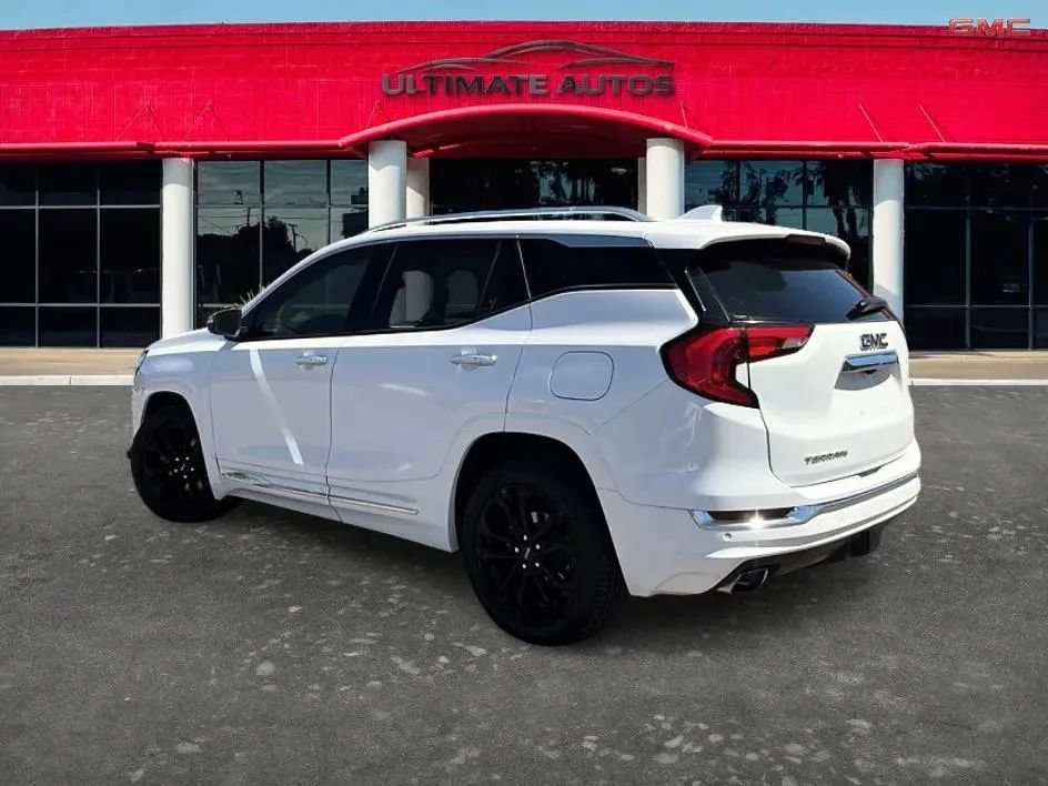 Used 2019 GMC Terrain Denali w/ Driver Alert Package II FWD image 4