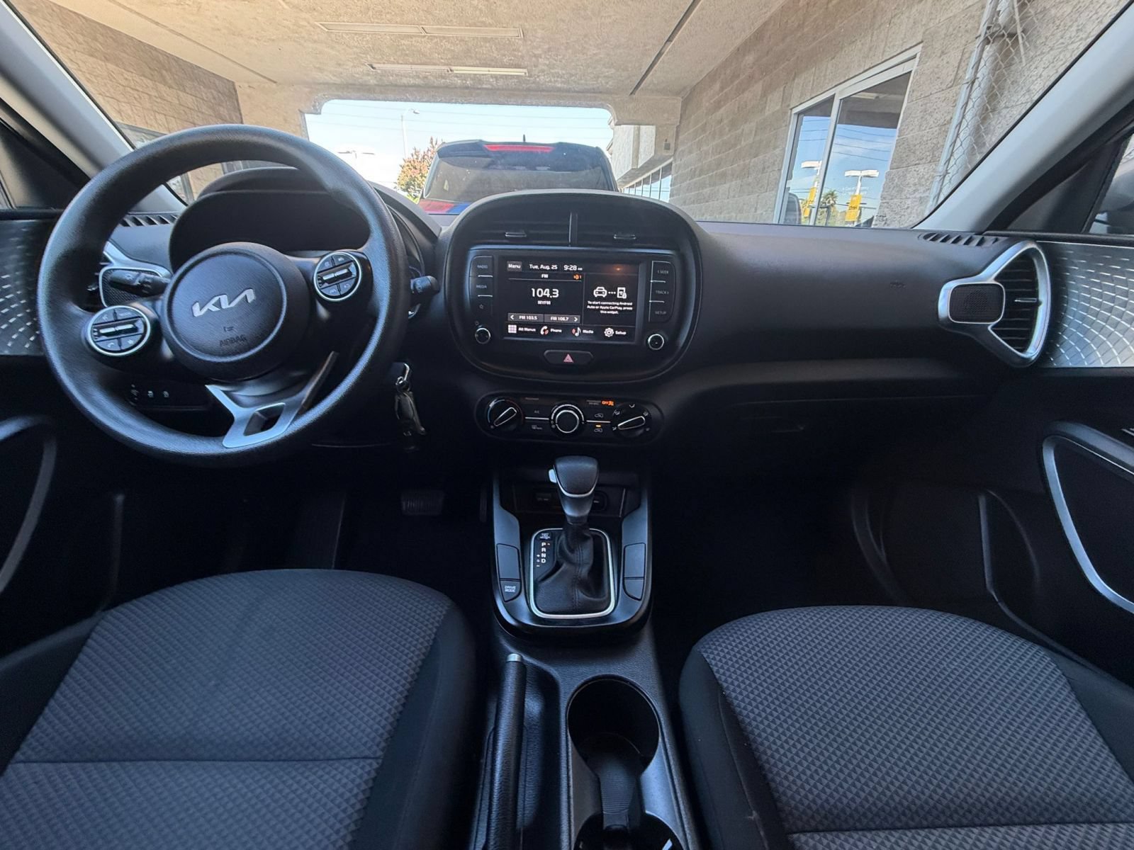 Used 2025 Kia Soul LX w/ LX Technology Package FWD image 31