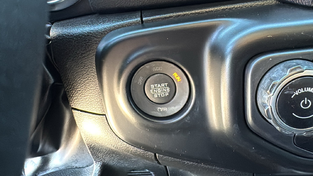 Used 2023 Jeep Wrangler Unlimited Sahara AWD/4WD image 28