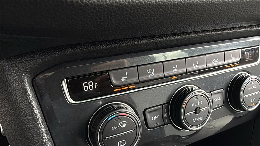 Used 2021 Volkswagen Tiguan SE R-Line image 30