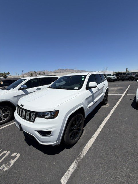 Used 2020 Jeep Grand Cherokee Altitude RWD image 2