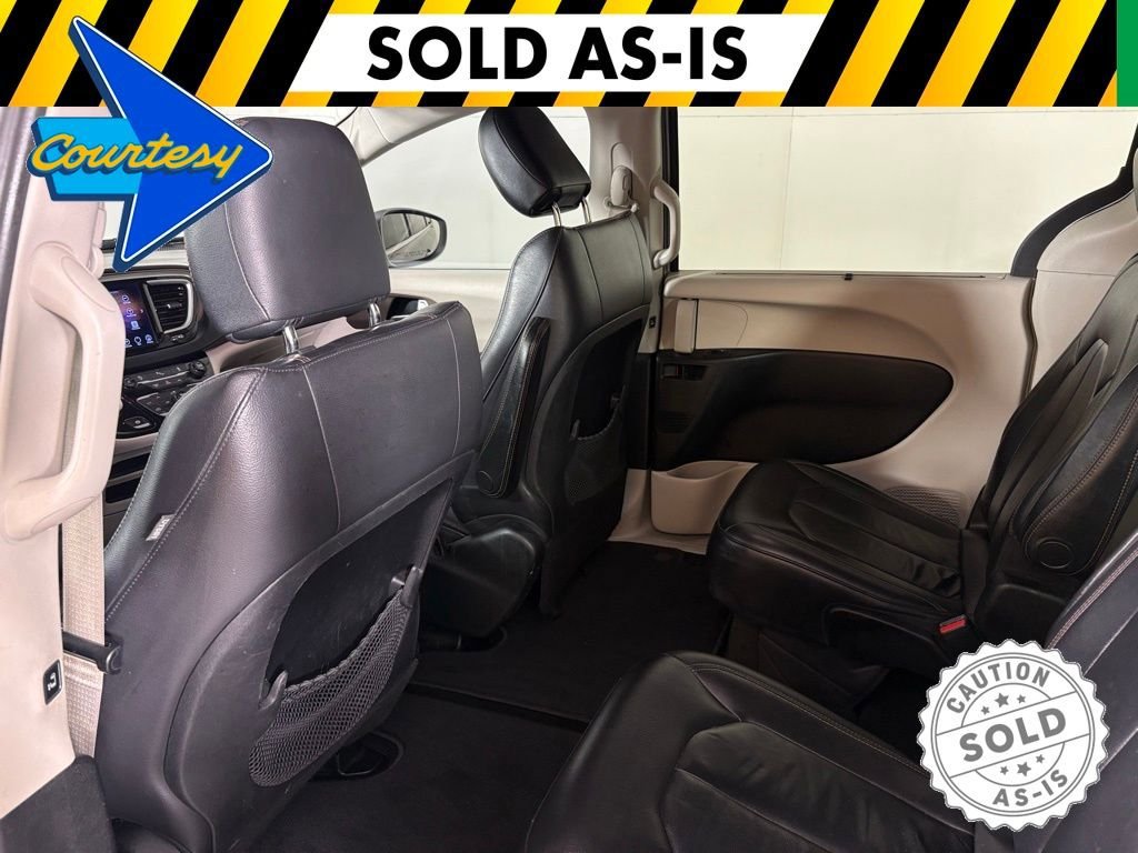 Used 2017 Chrysler Pacifica Touring-L FWD image 37