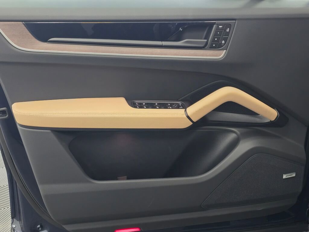 New 2025 Porsche Cayenne Coupe image 23