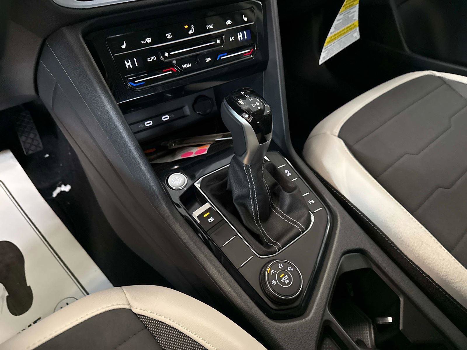 New 2026 Volkswagen Taos SE image 25