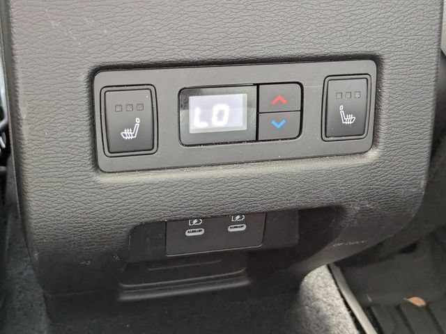 Used 2025 Mitsubishi Outlander SEL FWD image 16