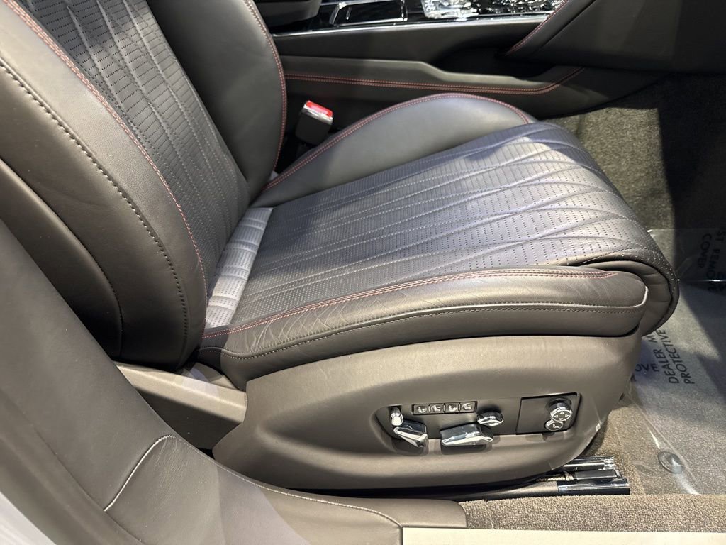 Used 2022 Bentley Flying Spur V8 image 61