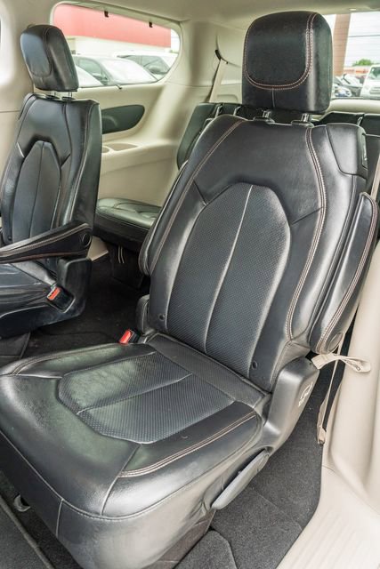 Used 2019 Chrysler Pacifica Touring-L FWD image 33