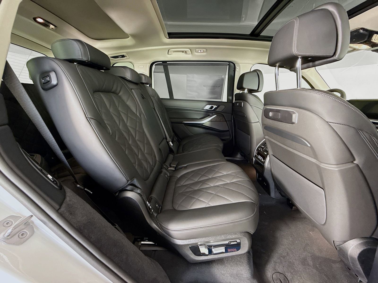 Used 2026 BMW X7 xDrive40i w/ Premium Package image 30