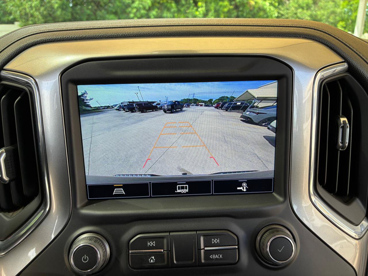 Used 2022 Chevrolet Silverado 1500 LTZ w/ Z71 Off-Road Package AWD/4WD image 21