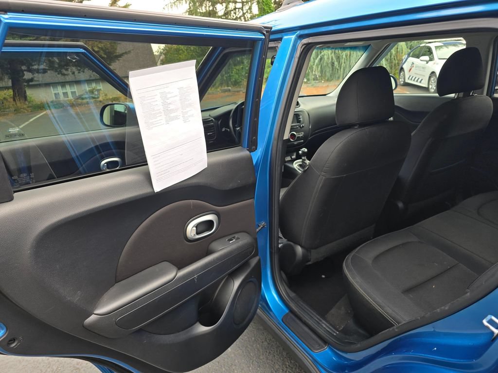 Used 2017 Kia Soul + w/ Designer's Package FWD image 9