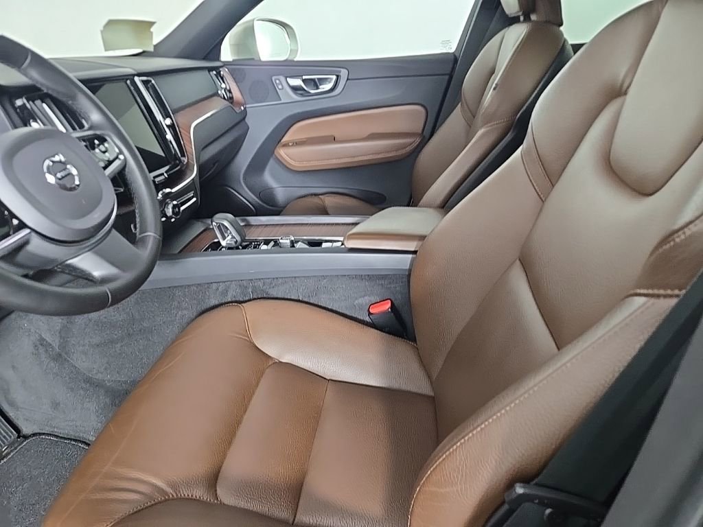 Certified 2023 Volvo XC60 B5 Plus w/ Climate Package image 18
