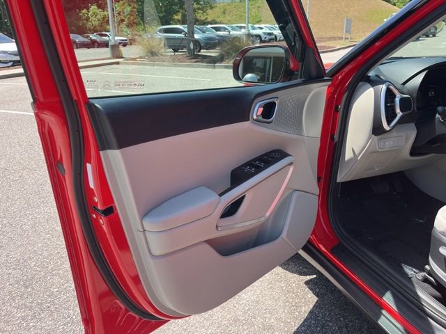 Used 2023 Kia Soul LX w/ LX Technology Package image 5