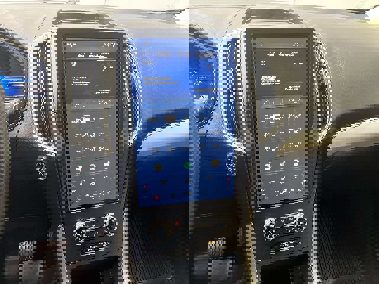 Used 2022 Ford Edge SEL w/ Convenience Package image 16