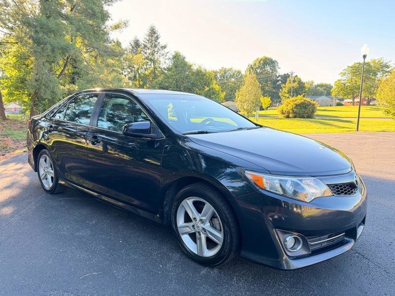 Used 2012 Toyota Camry SE FWD image 3