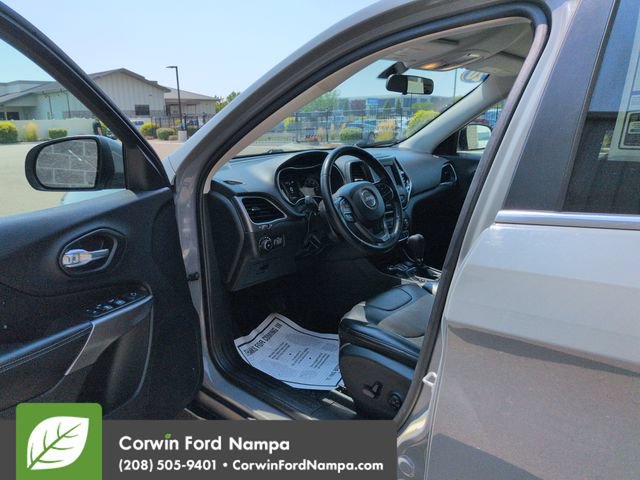 Used 2020 Jeep Cherokee Latitude Plus w/ Cold Weather Group AWD/4WD image 9