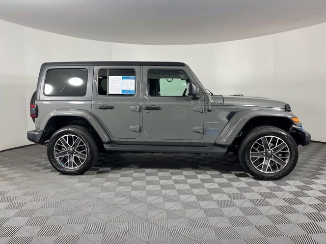 Used 2023 Jeep Wrangler Unlimited Sahara w/ Cold Weather Group image 11
